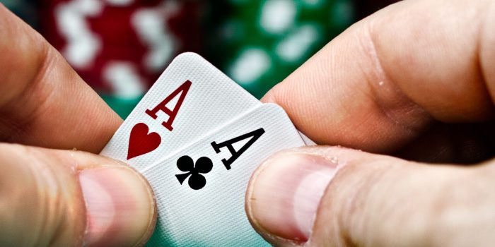 How do you play texas holdem poker with 2 players